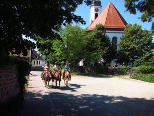 Schöne    Dörfer und tolle Landschaften überall   - verbunden mit freundlichen Menschen ...